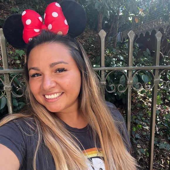 Meet your Posher, Kristen - Picture 2 of 4